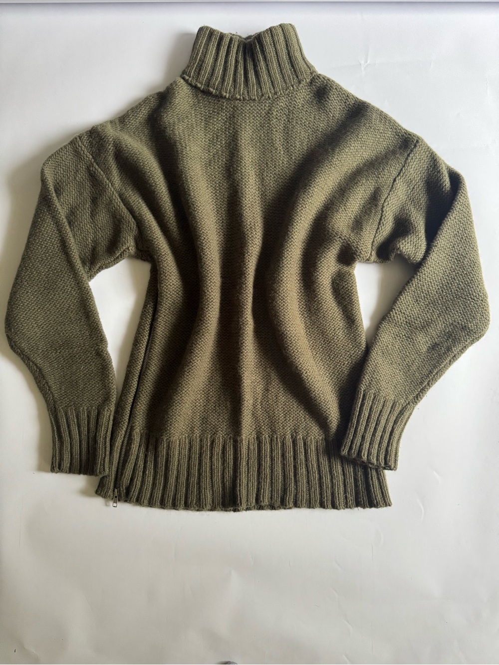 Weekday Women’s Olive Green Long Turtleneck Sweater Size Small